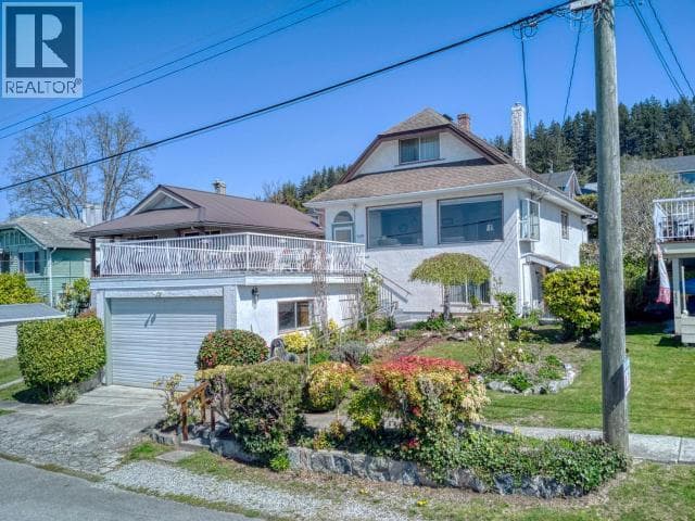 5438 LABURNUM AVENUE in