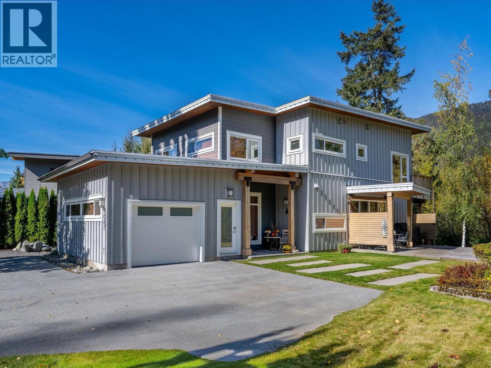 1087 MADELEY PLAZA in