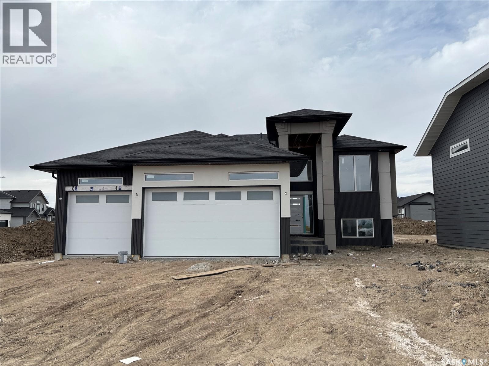 714 WEIR CRESCENT in