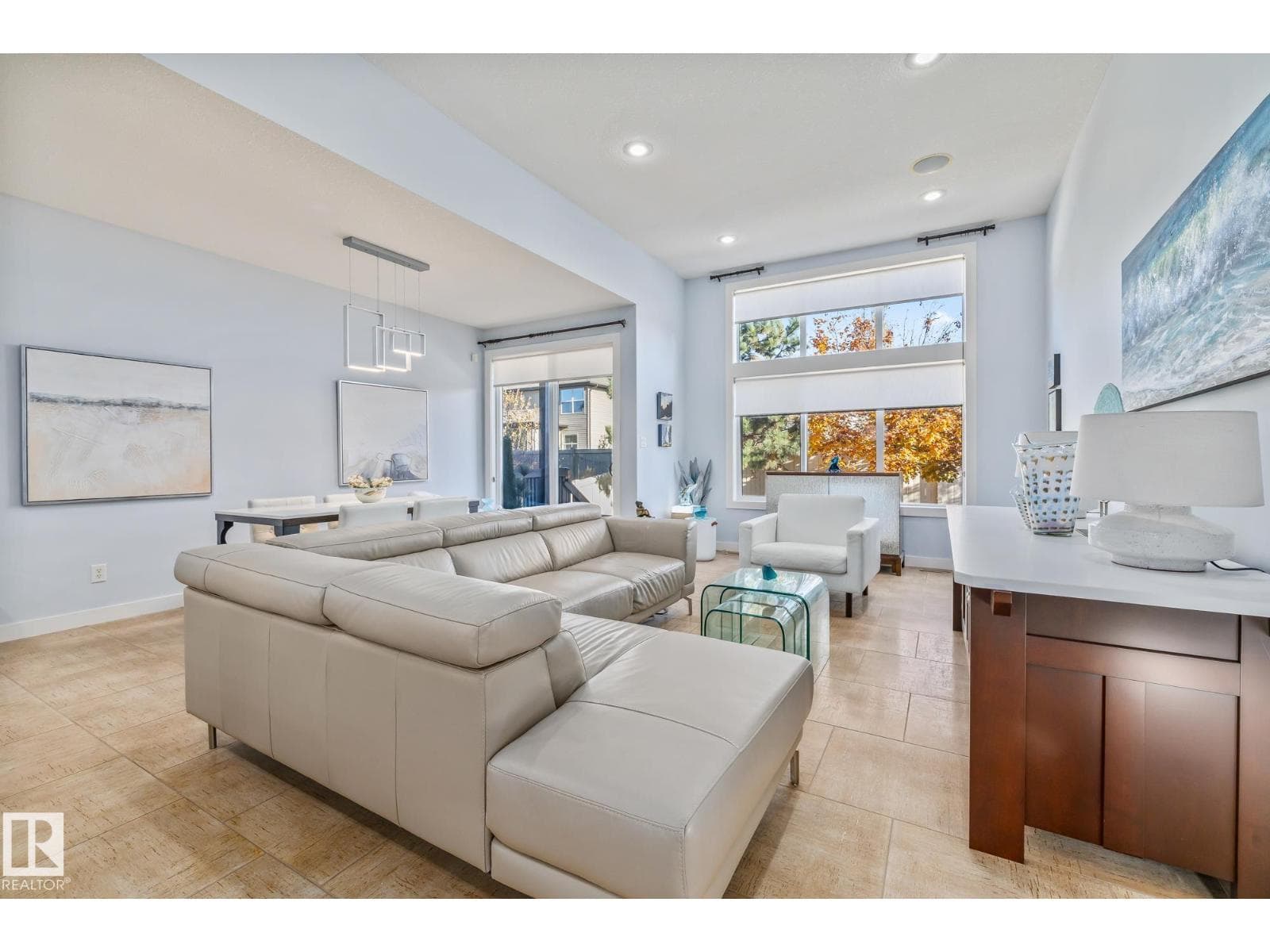 542 RIDGELAND WAY in