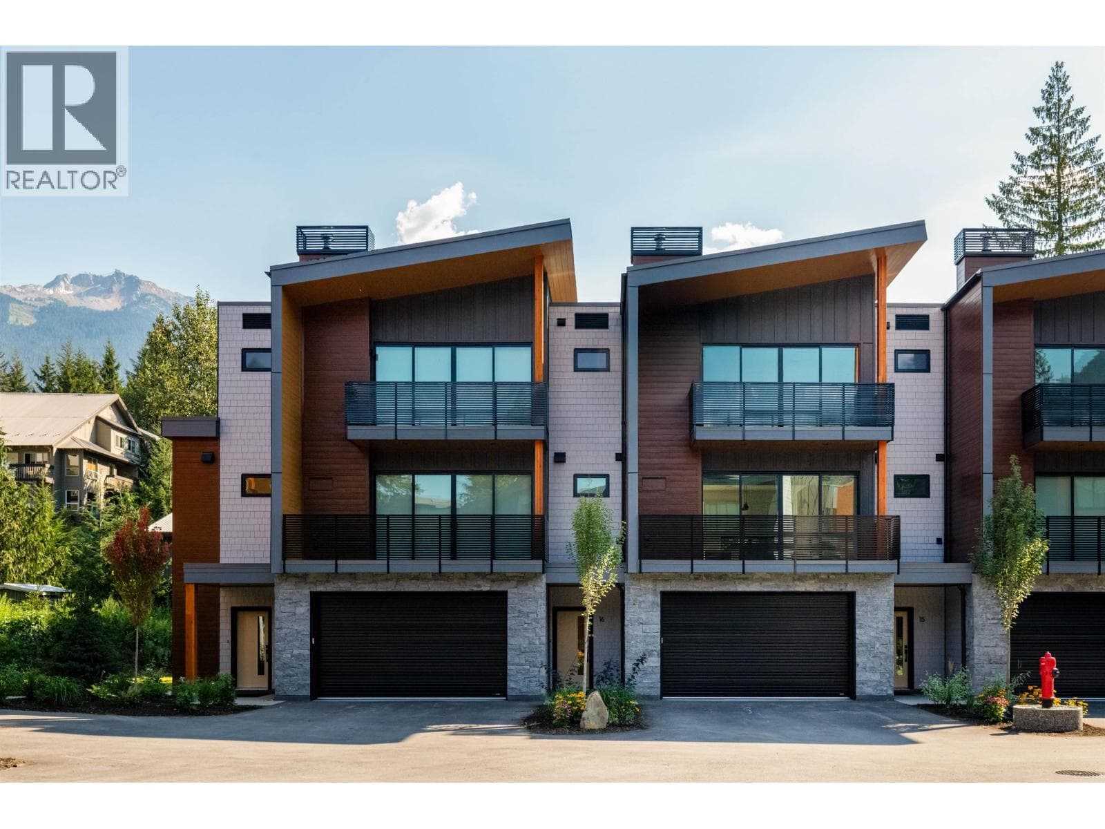 16 2077 GARIBALDI WAY in