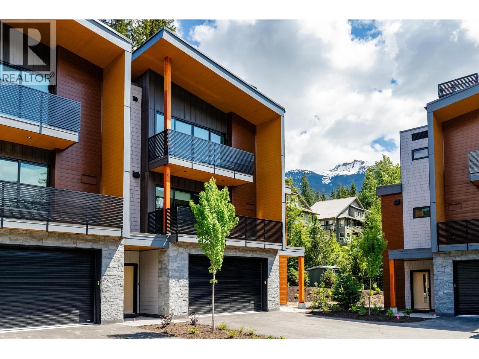 18 2077 GARIBALDI WAY in