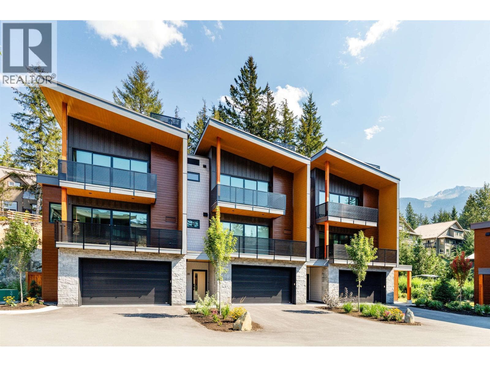20 2077 GARIBALDI WAY in
