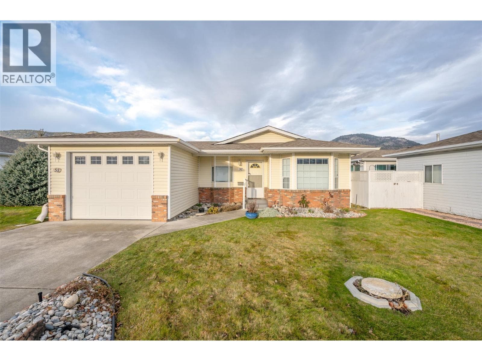 32 Kingfisher Drive in