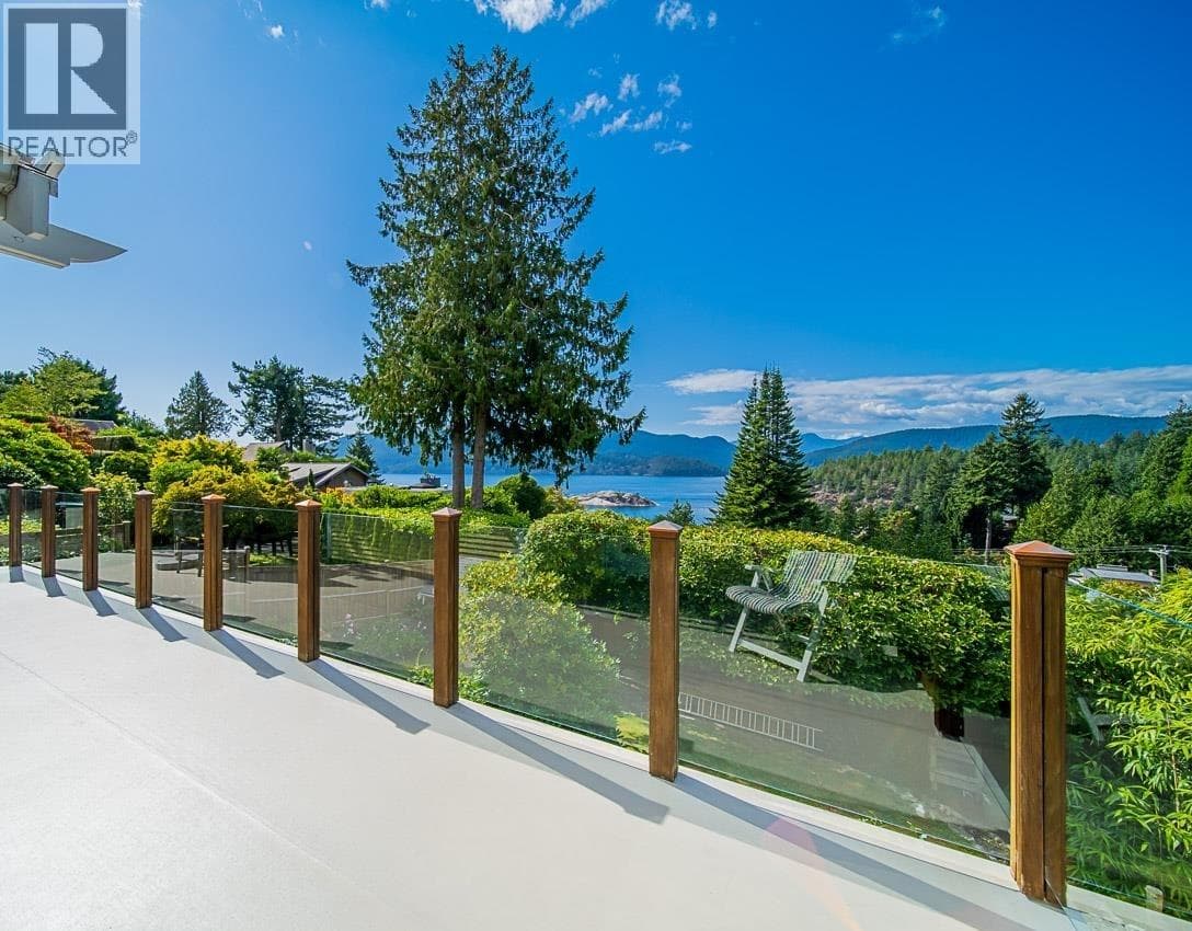6245 NELSON AVENUE in Horseshoe Bay