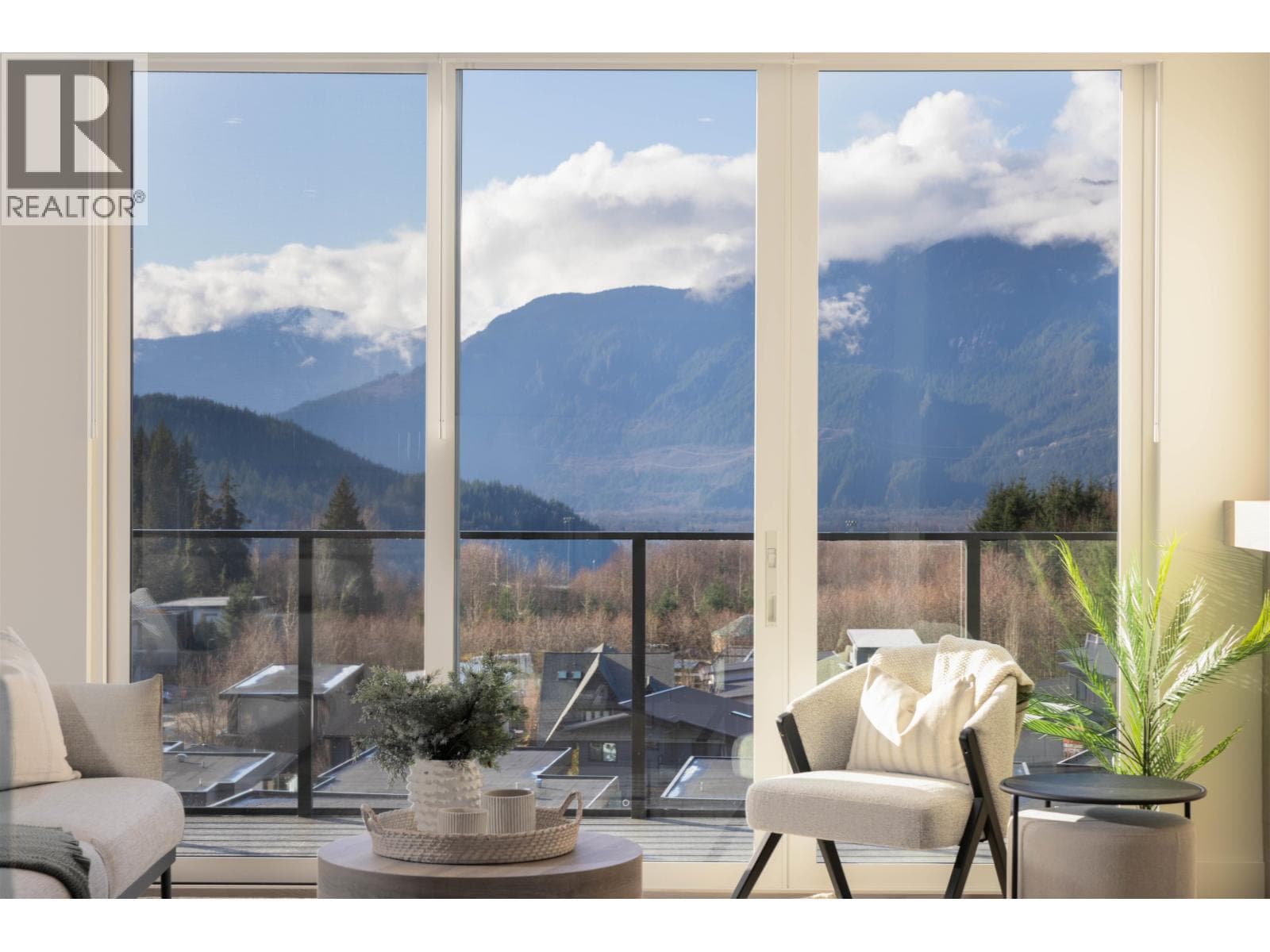 307 3405 MAMQUAM ROAD in