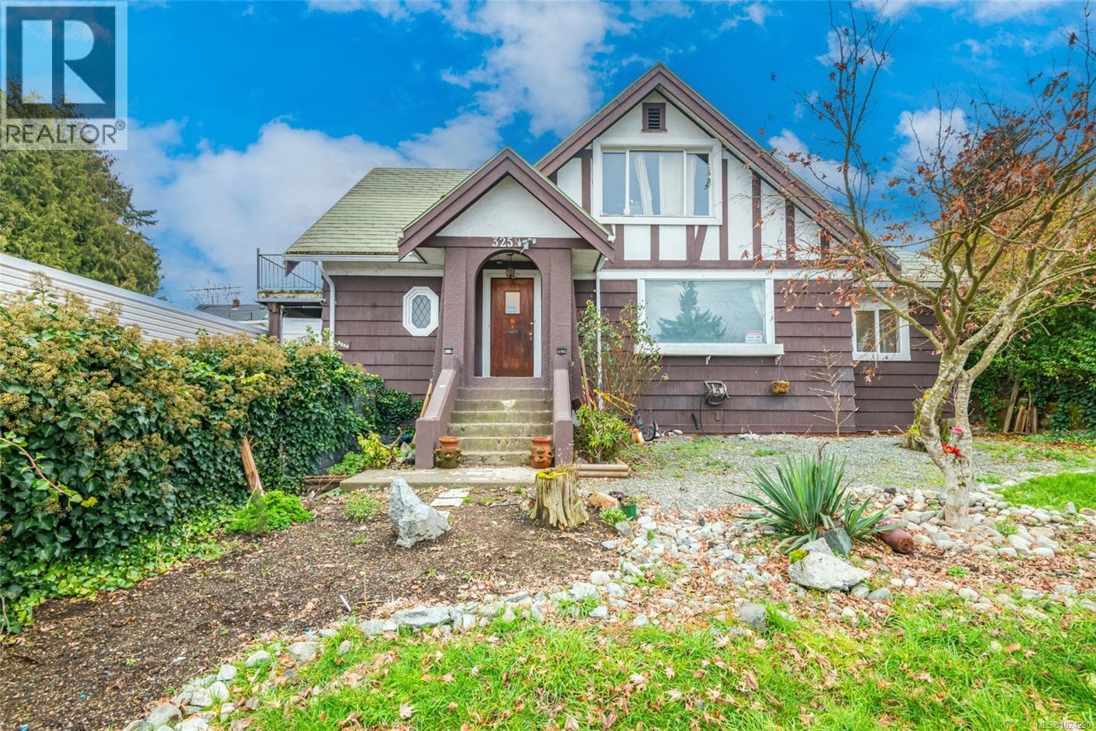 3259 3rd Ave in