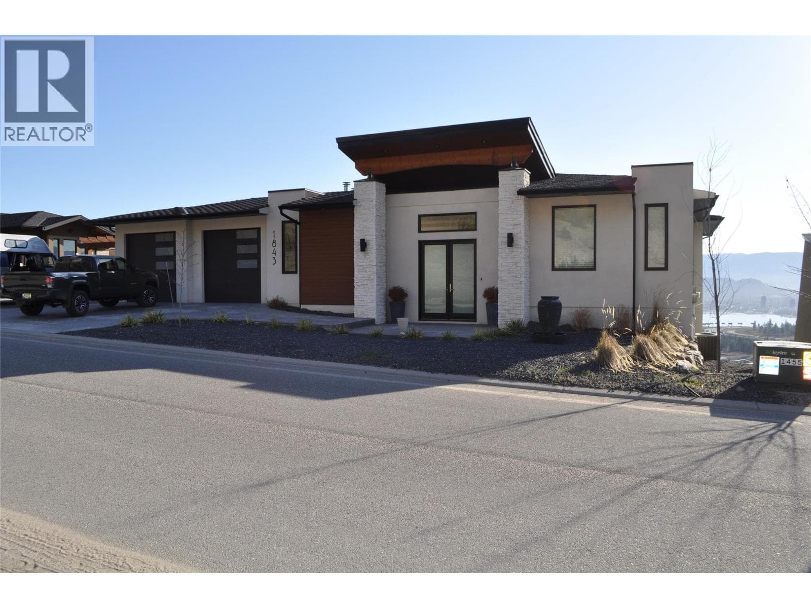 1843 DIAMOND VIEW DRIVE in