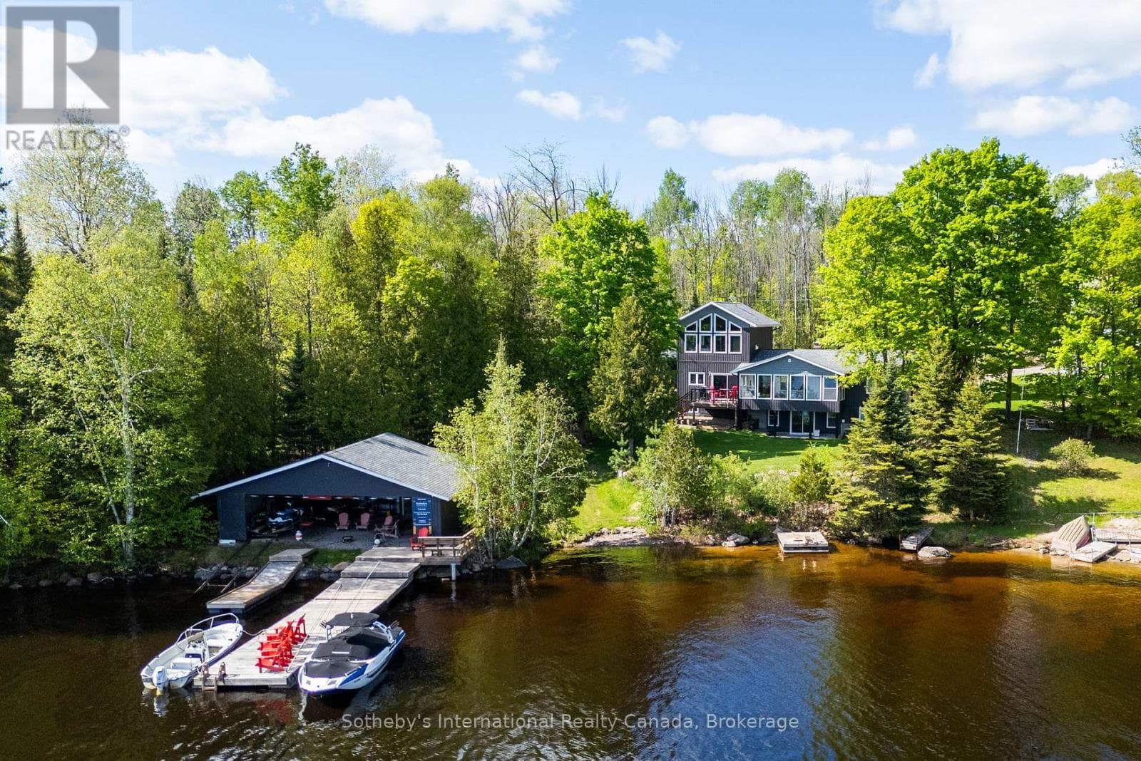 126 CHAPMAN DRIVE SE in