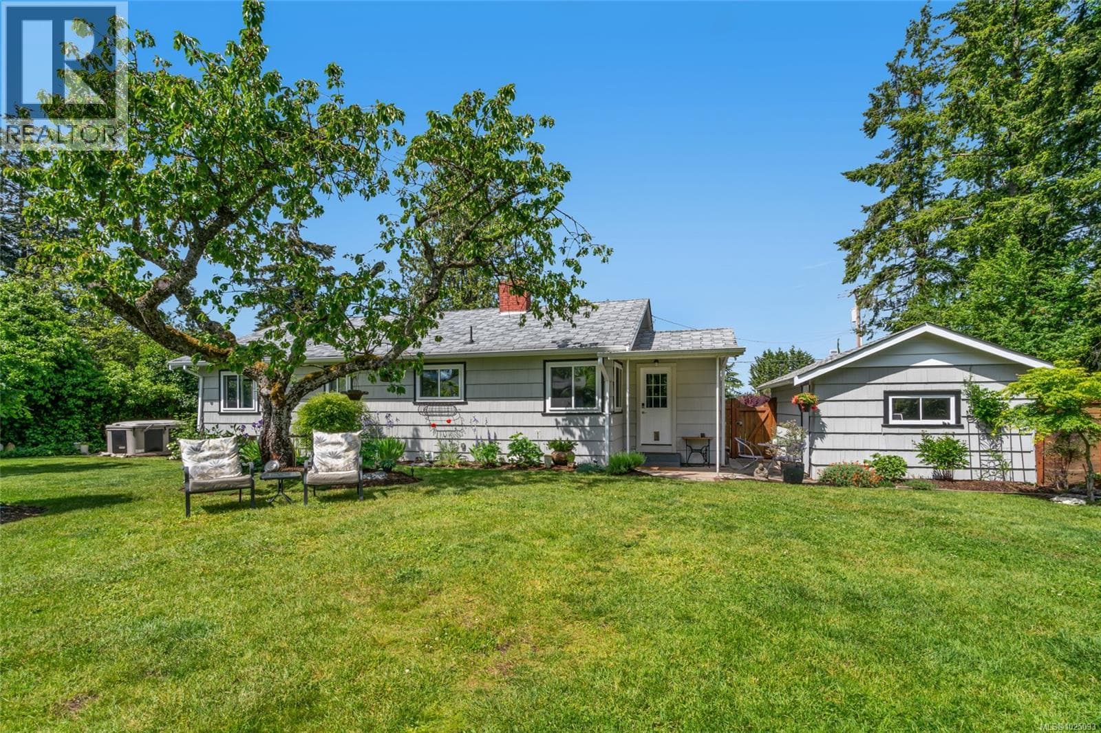 380 Hirst Ave W in