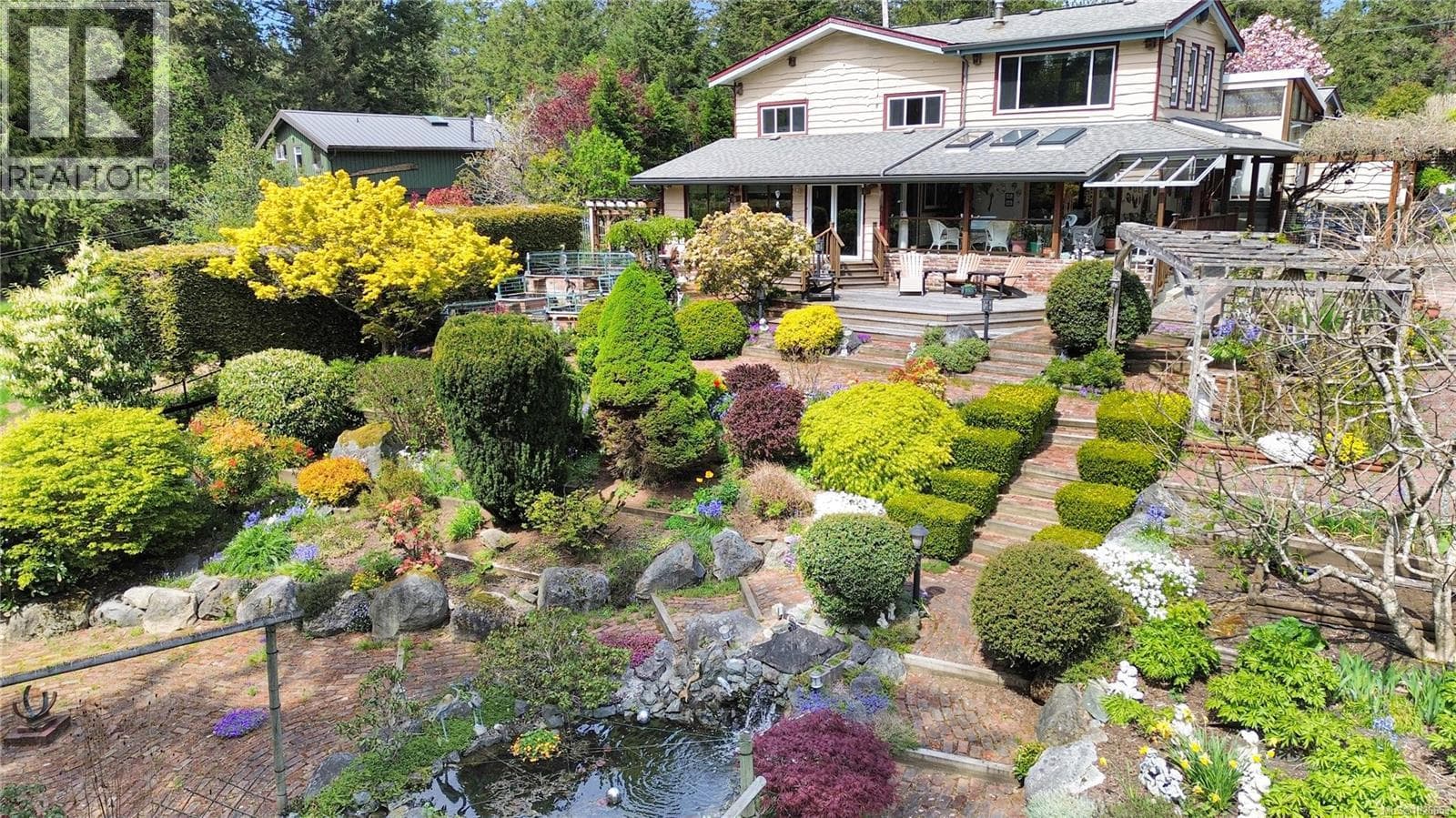 697 CRESTWOOD ROAD in