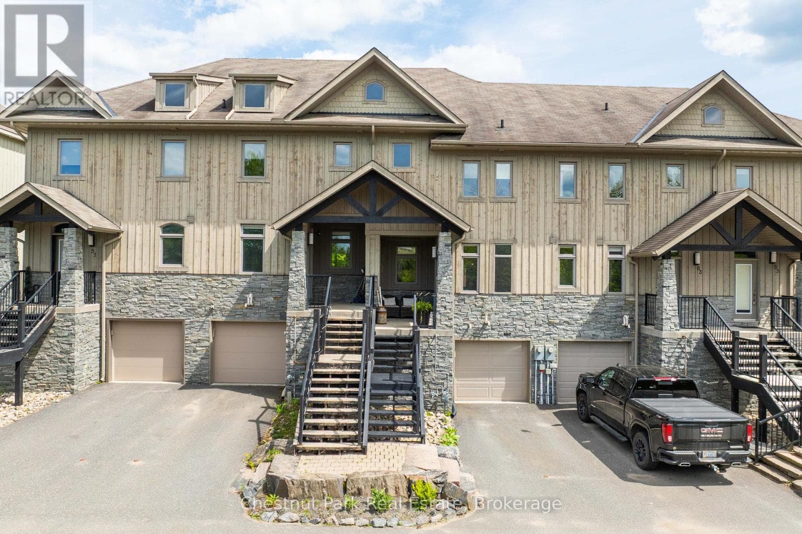 61 ROCKMOUNT CRESCENT in