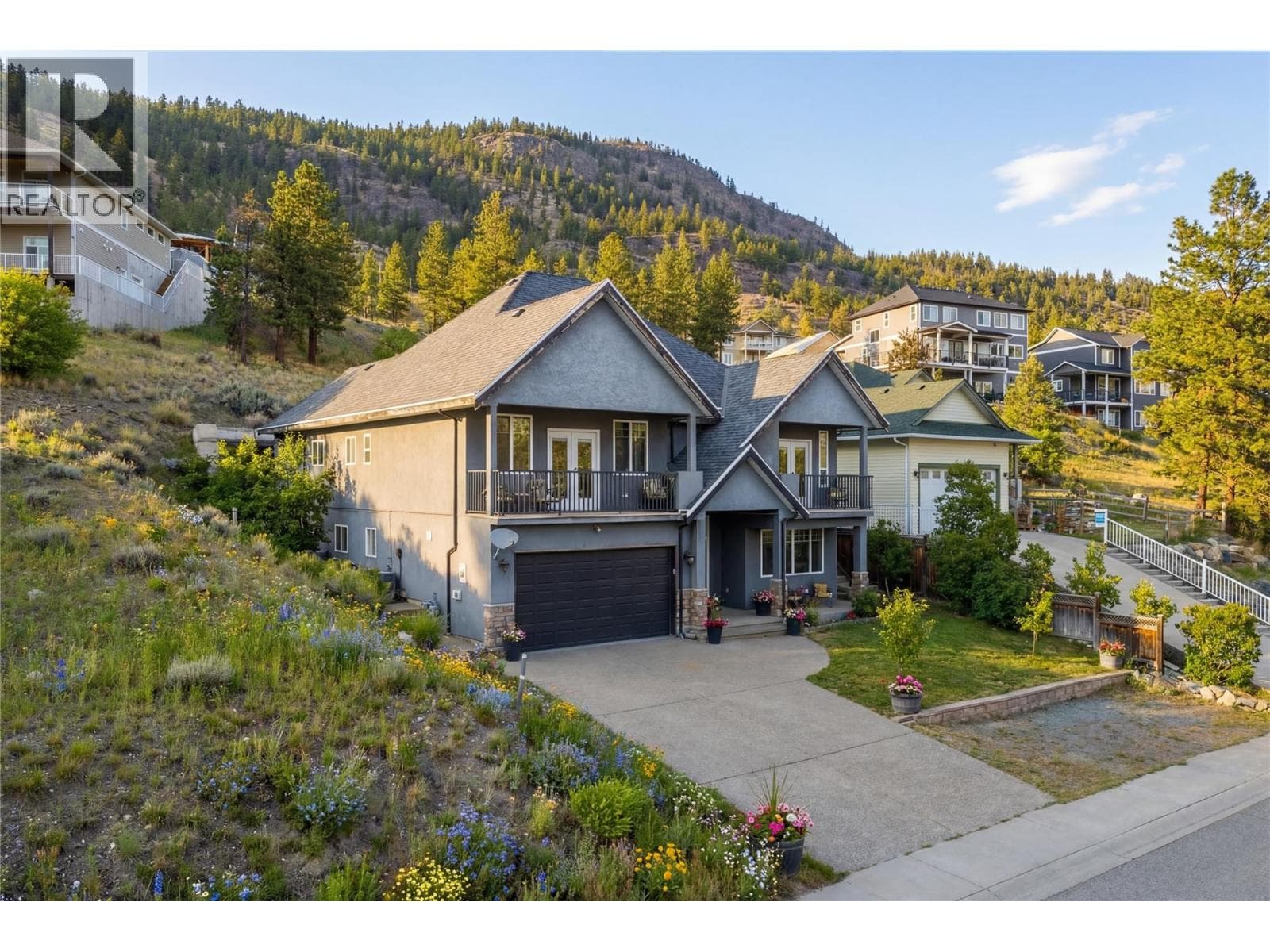 2709 Grandview Heights Road in