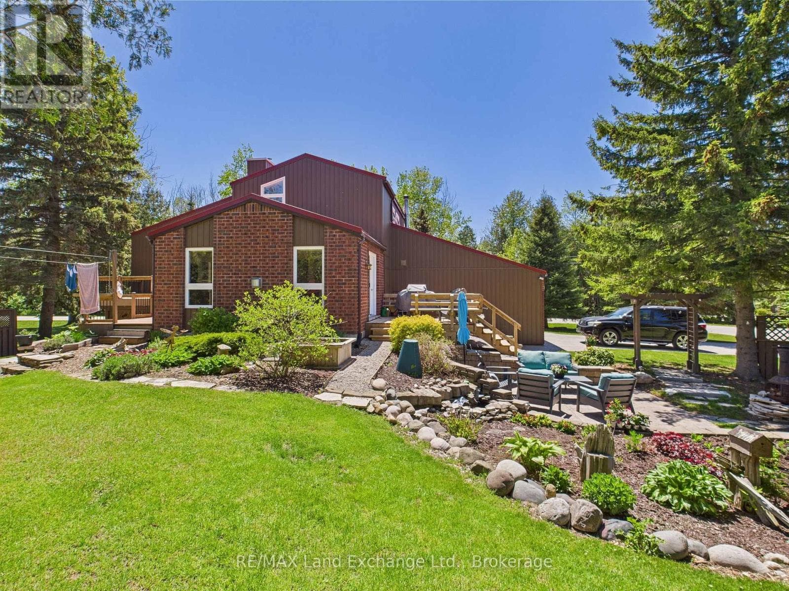 40 EASTWOOD CRESCENT in