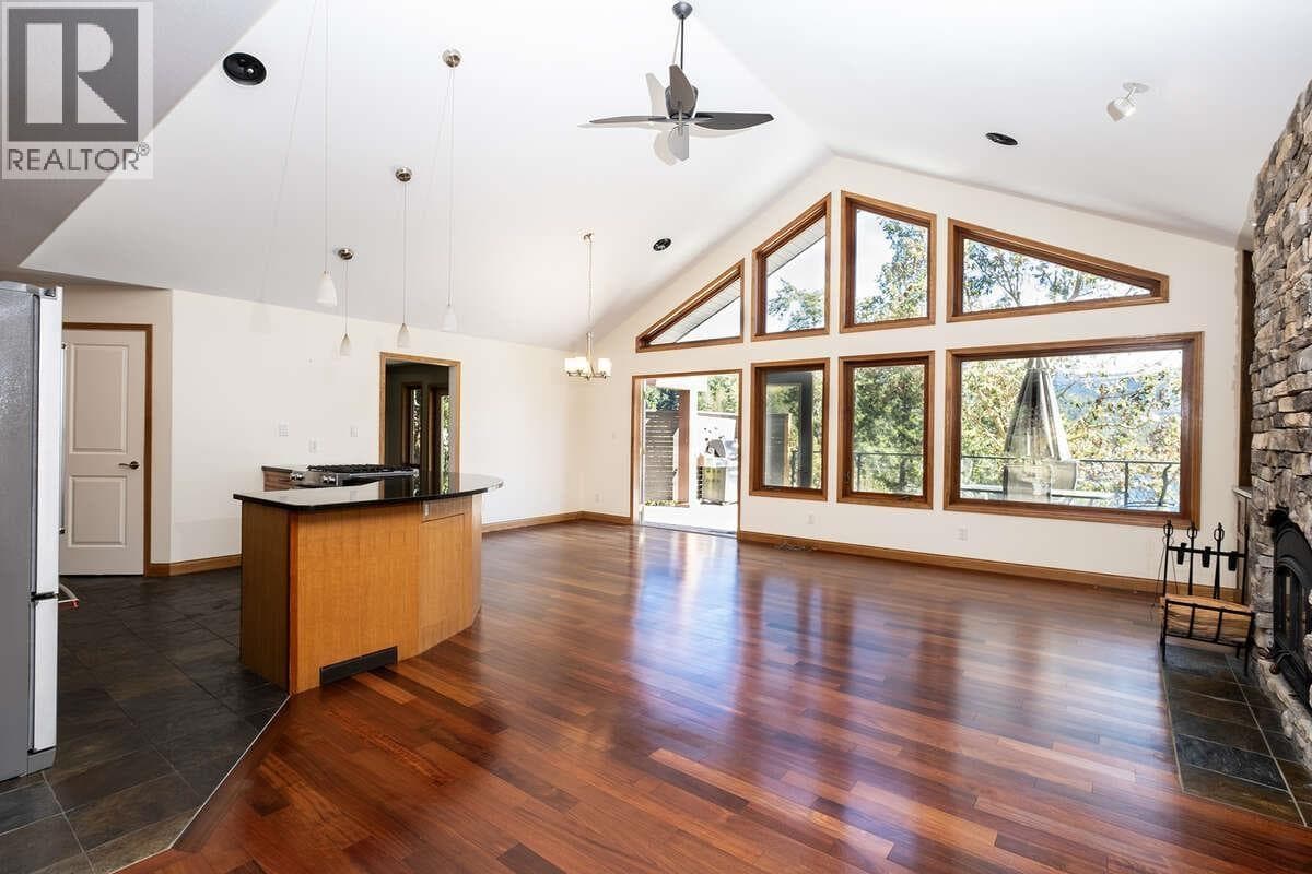 22 4622 SINCLAIR BAY ROAD in
