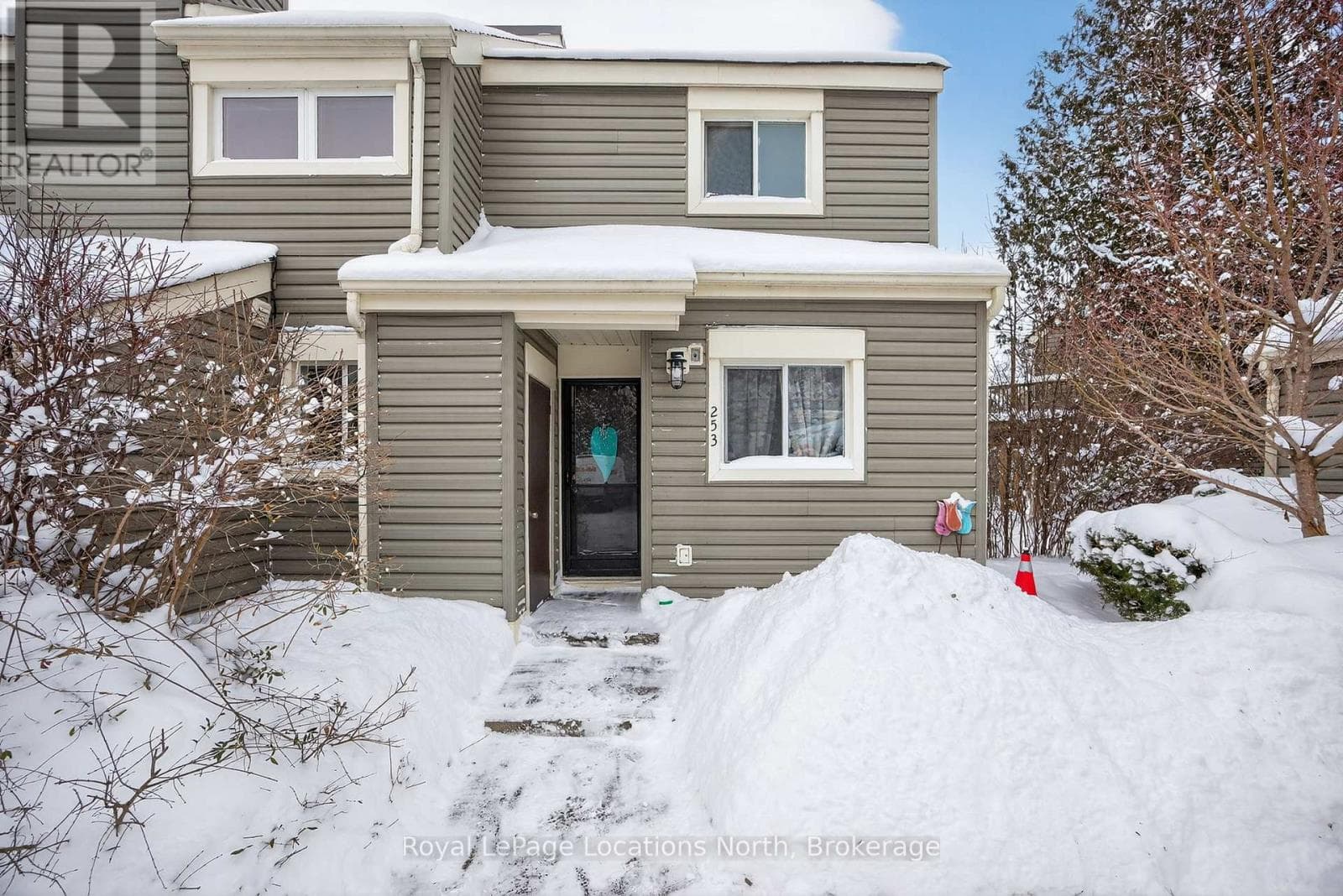 253 - 13 HARBOUR STREET W in