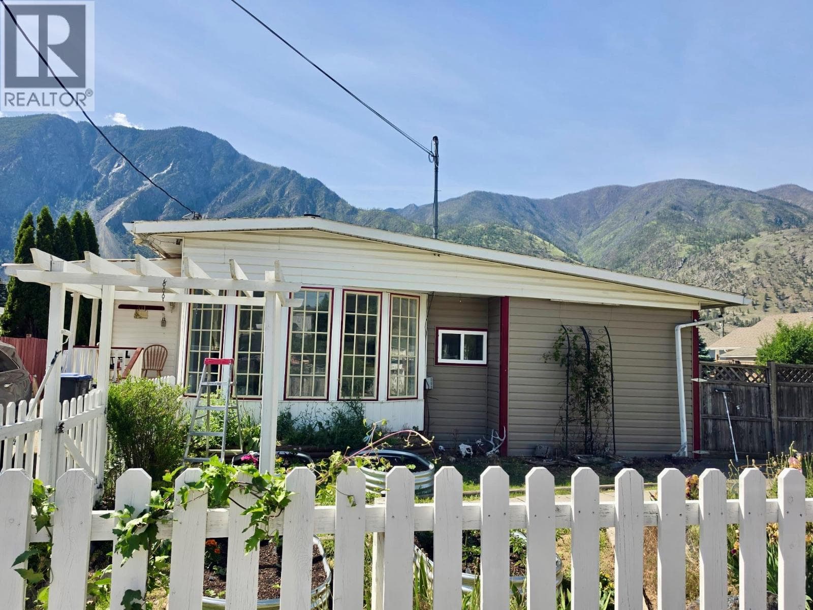 411 6th Avenue in