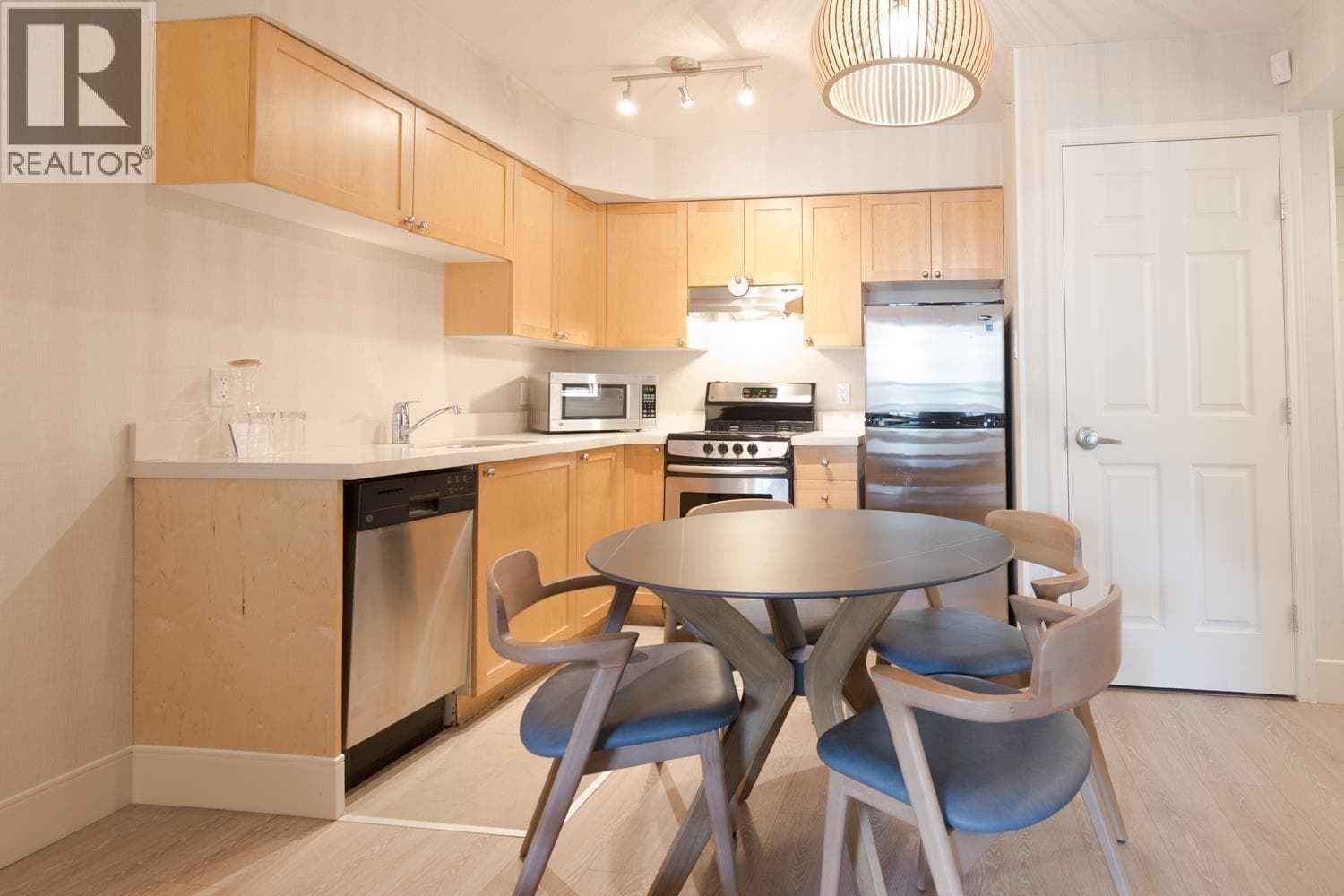 2236 4308 MAIN STREET in
