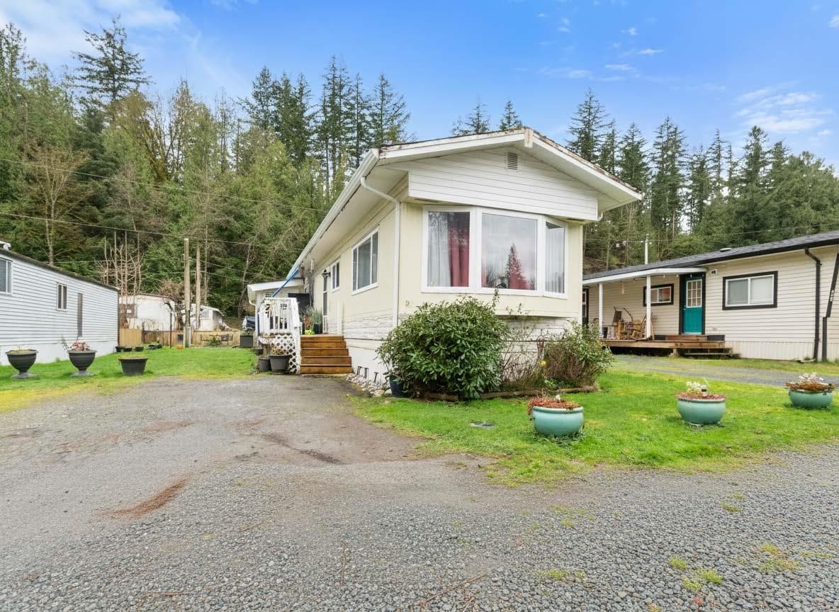 27 3942 COLUMBIA VALLEY ROAD, Cultus Lake East in
