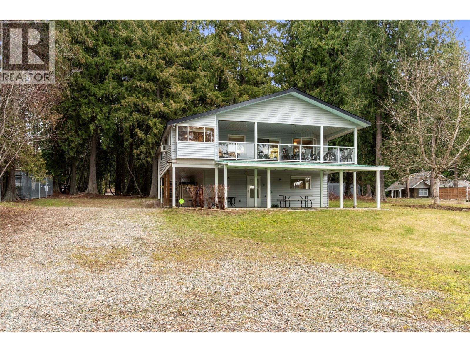 6807 Squilax - Anglemont Road in
