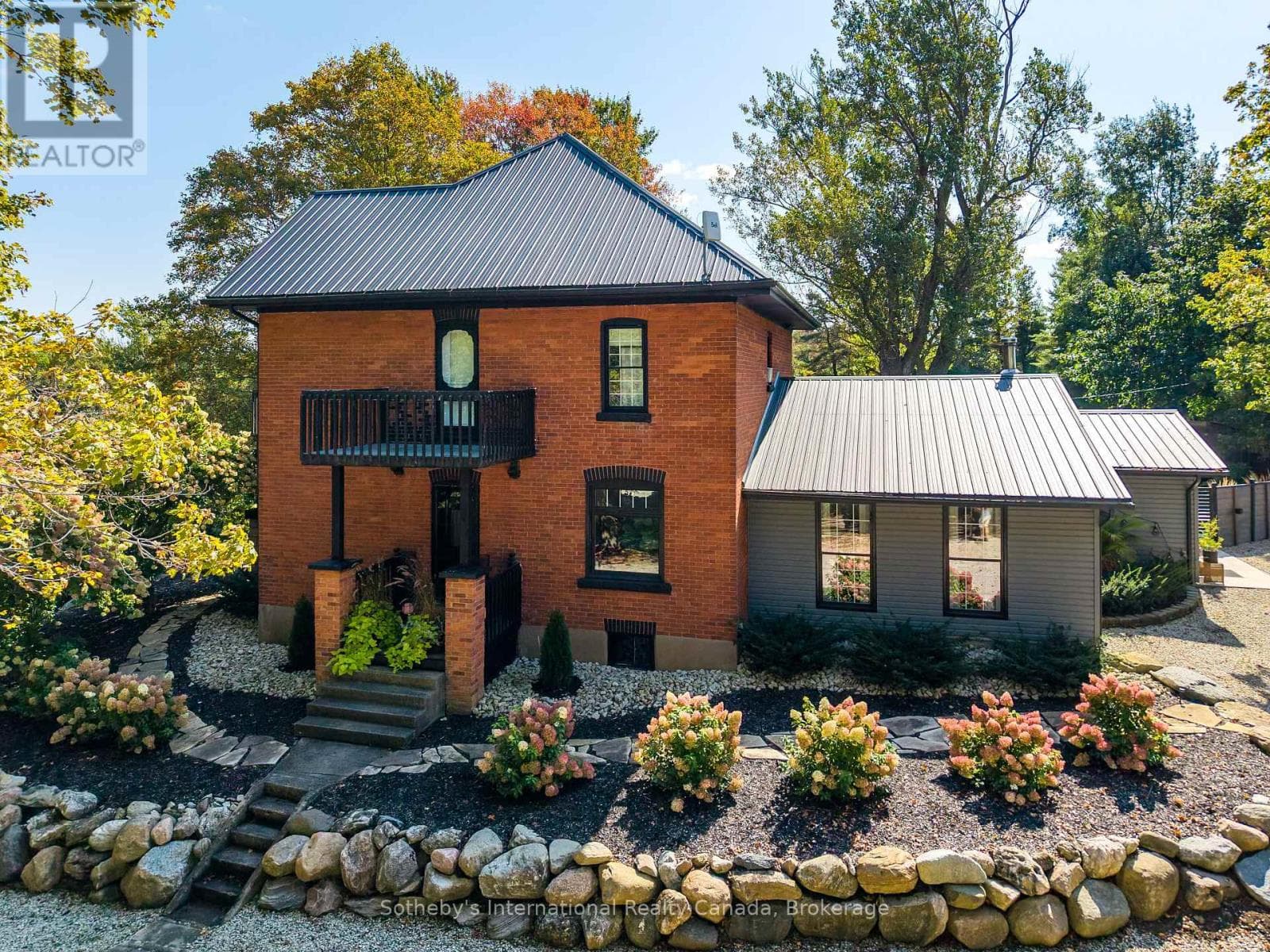 137840 GREY 12 ROAD in