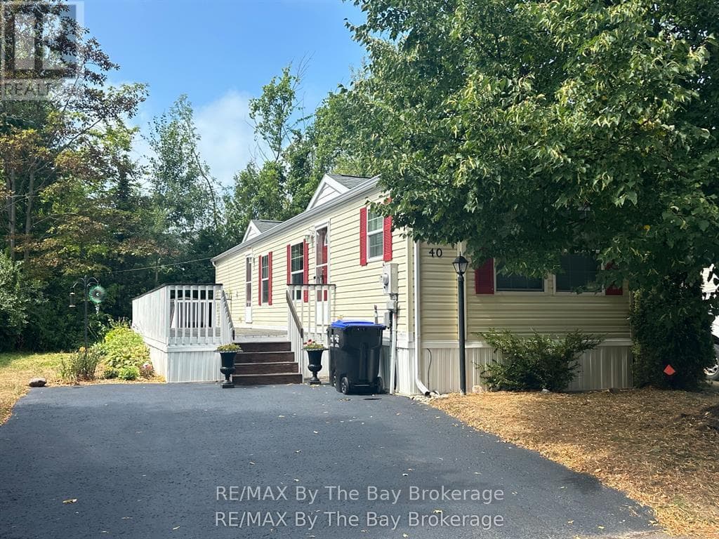 40 GEORGIAN GLEN DRIVE in