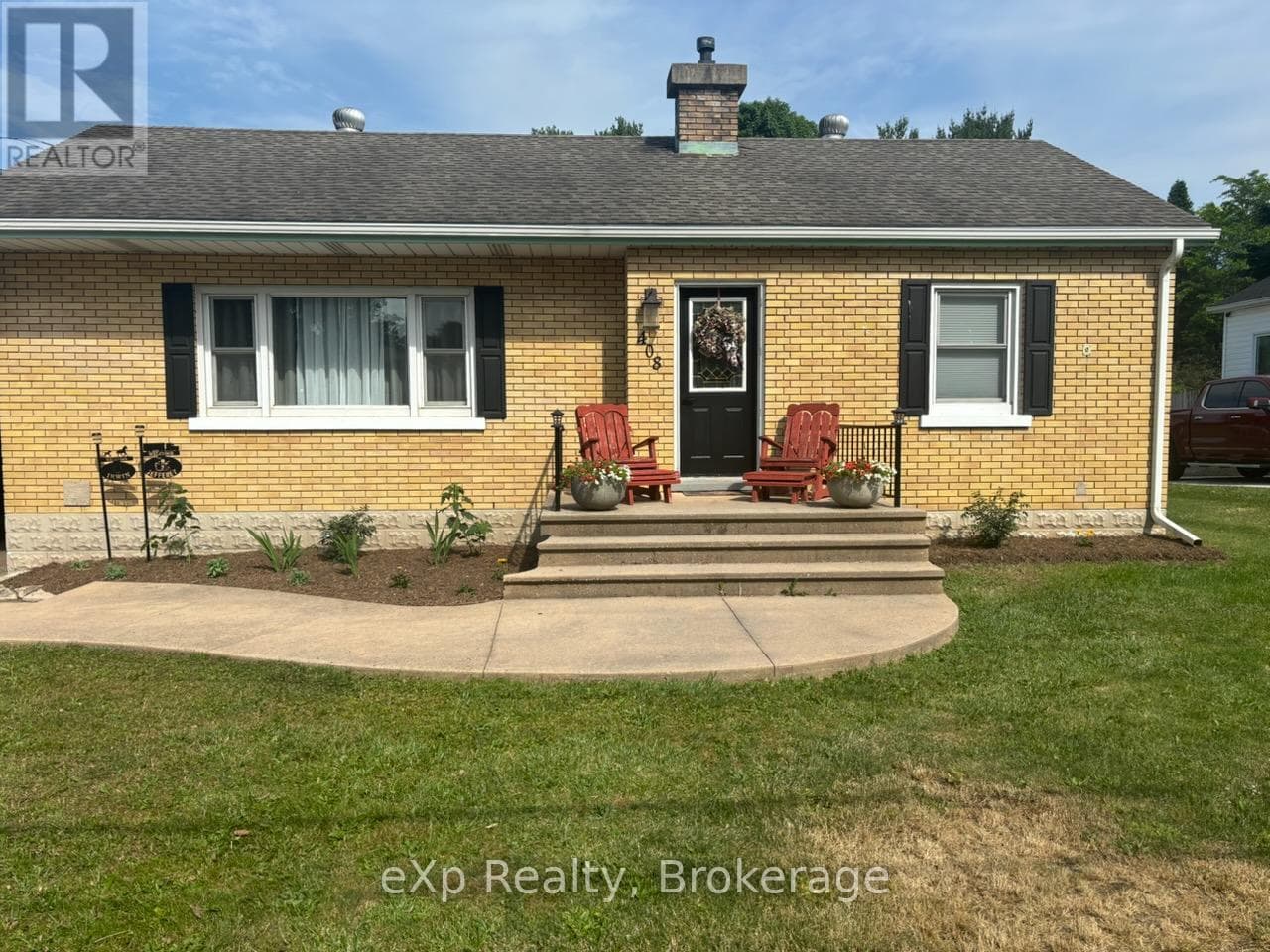 408 MCNAB STREET in