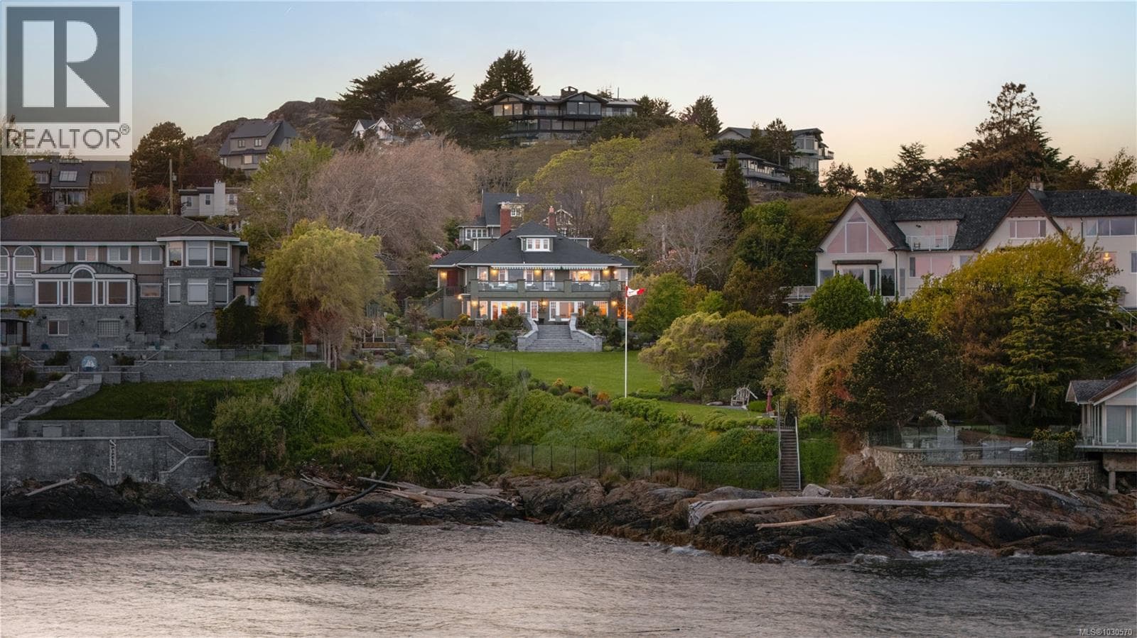 261 KING GEORGE TERRACE in
