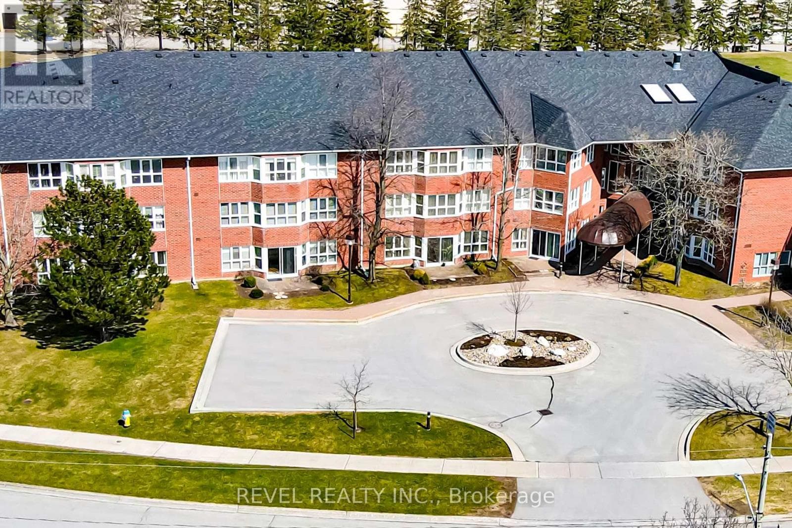 309 - 4 HERITAGE WAY in Lindsay