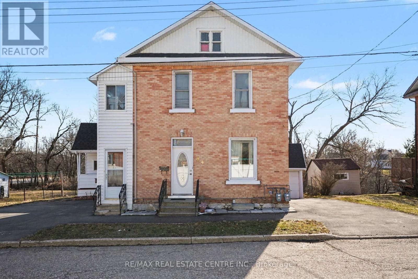 84 BANK STREET N in