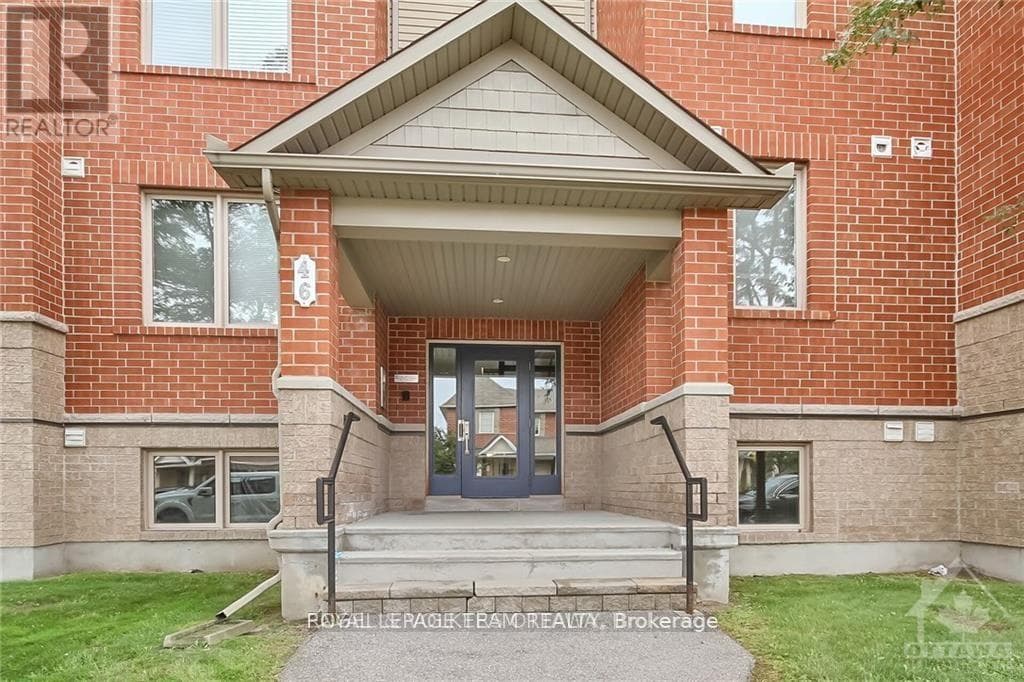 2 - 46 BARNSTONE DRIVE in RIDEAUCREST - DAVIDSON HEIGHTS