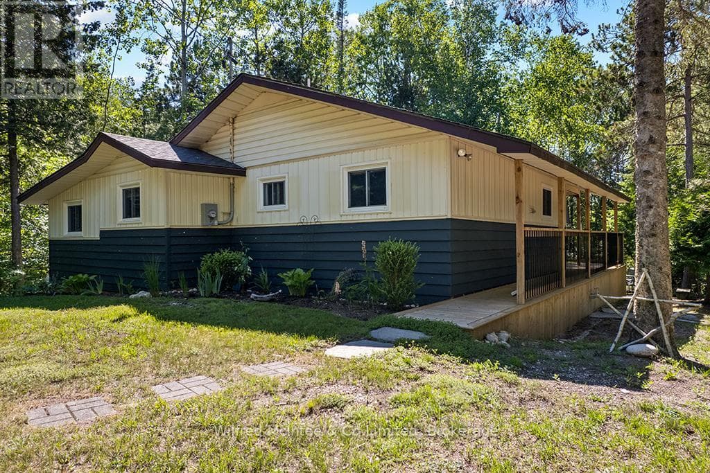 55 THOMPSON AVENUE in