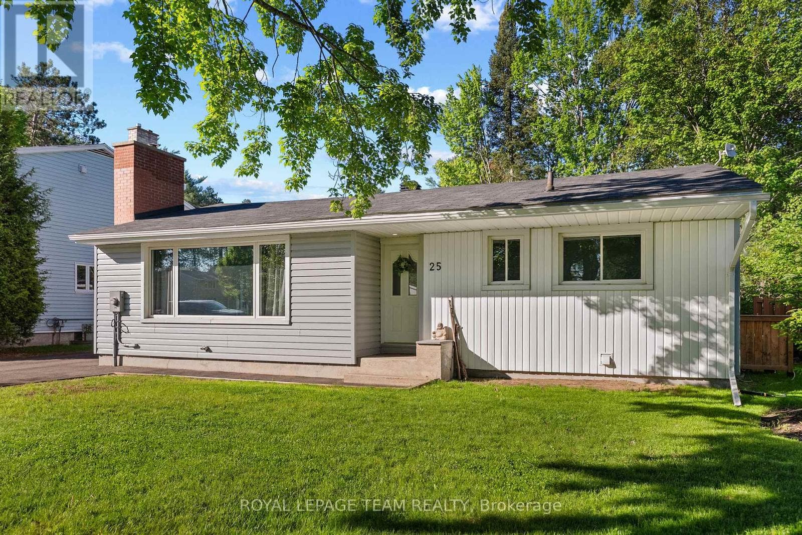 25 FRONTENAC CRESCENT in