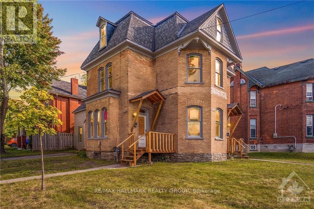 42 CHURCH STREET W in