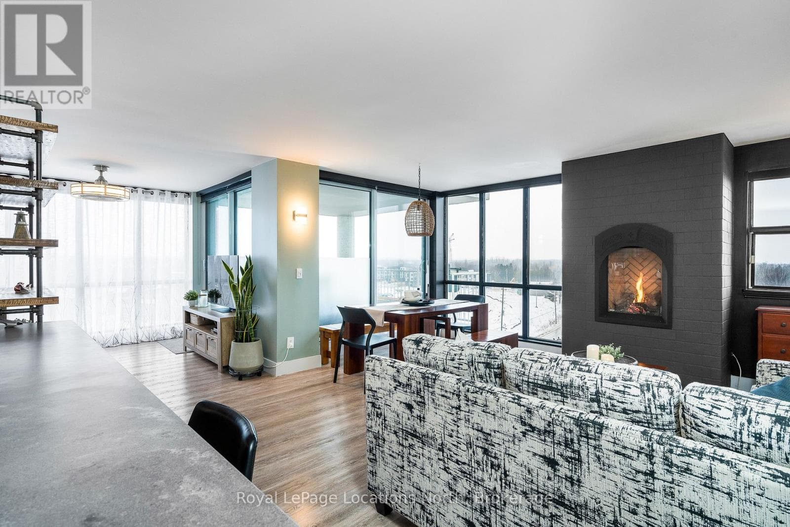 901 - 24 RAMBLINGS WAY in