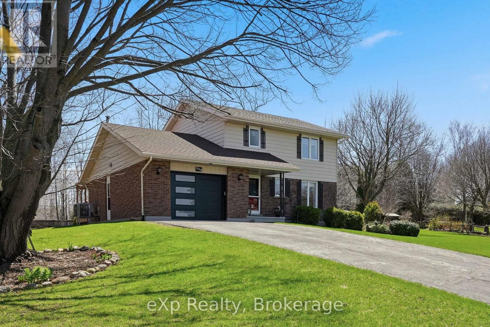 990 HERITAGE DRIVE in