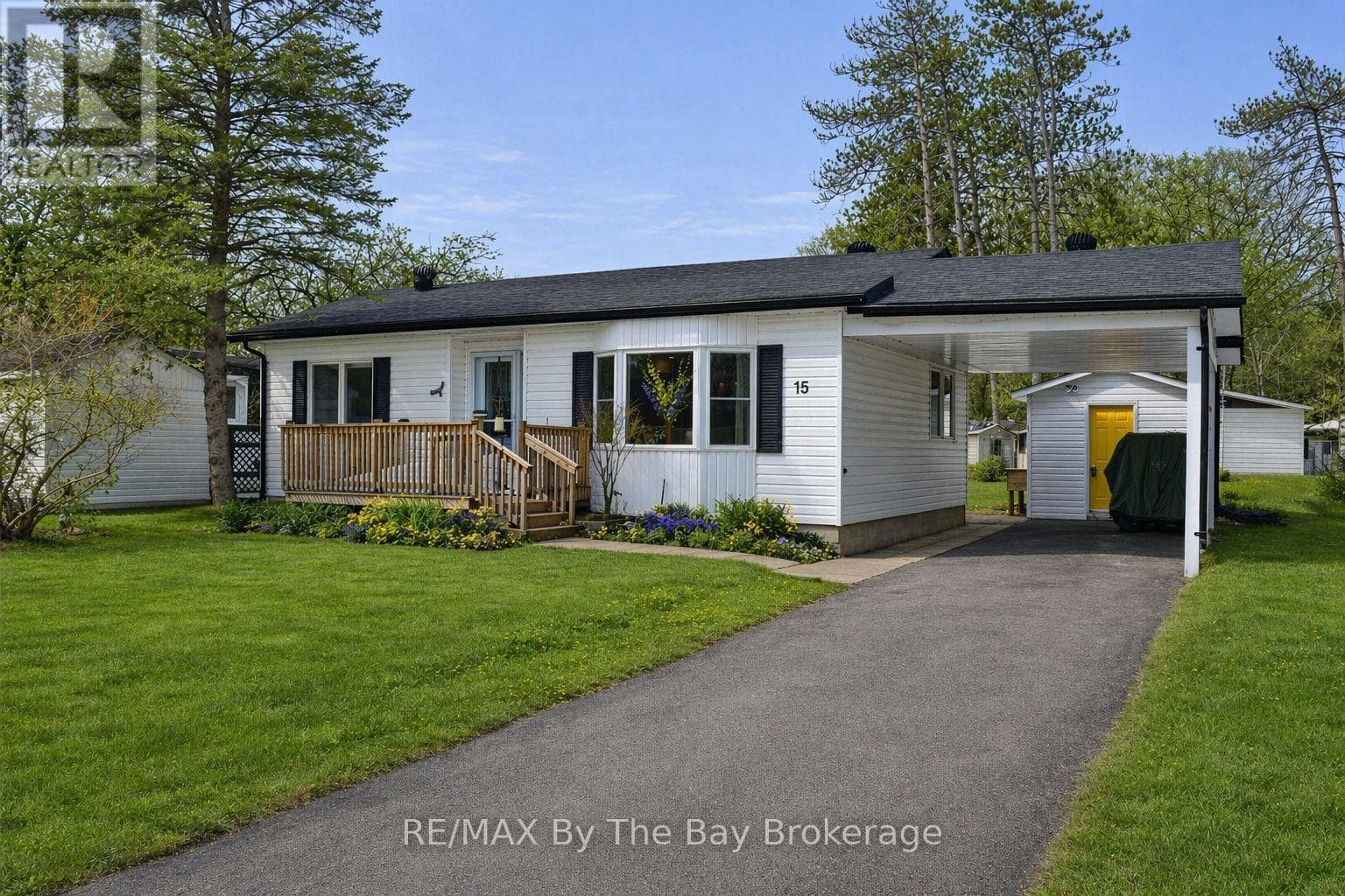15 CARRUTHERS STREET SOUTH in