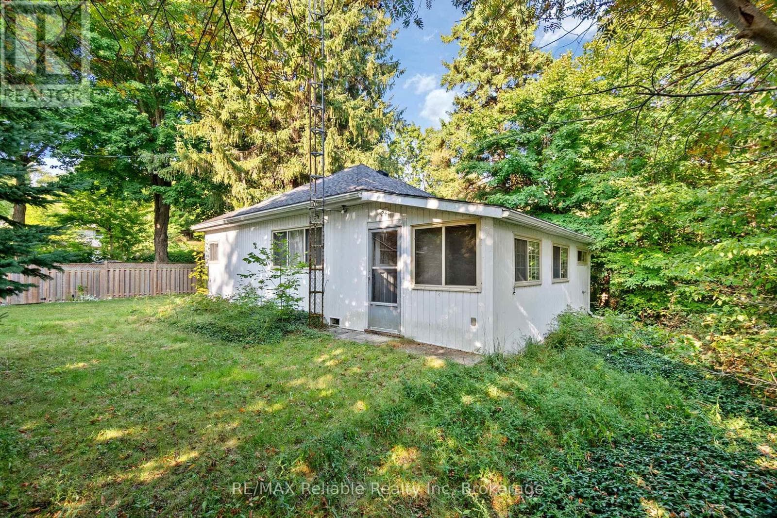 24 HURON STREET NORTH in