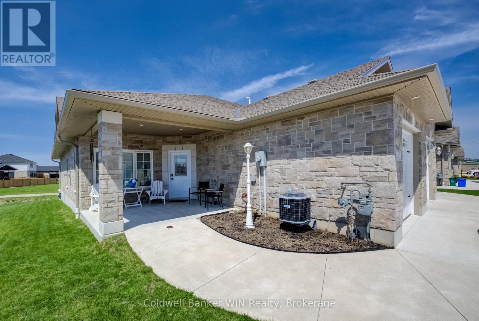 115 BROOMER CRESCENT in