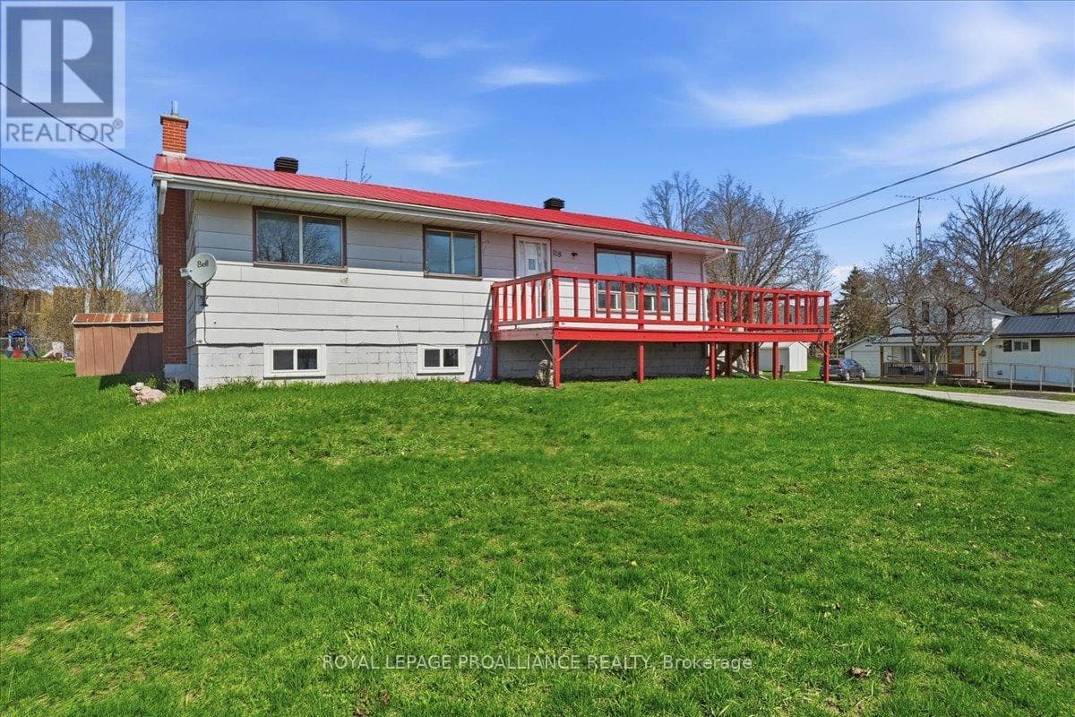 118 RIVER STREET E in