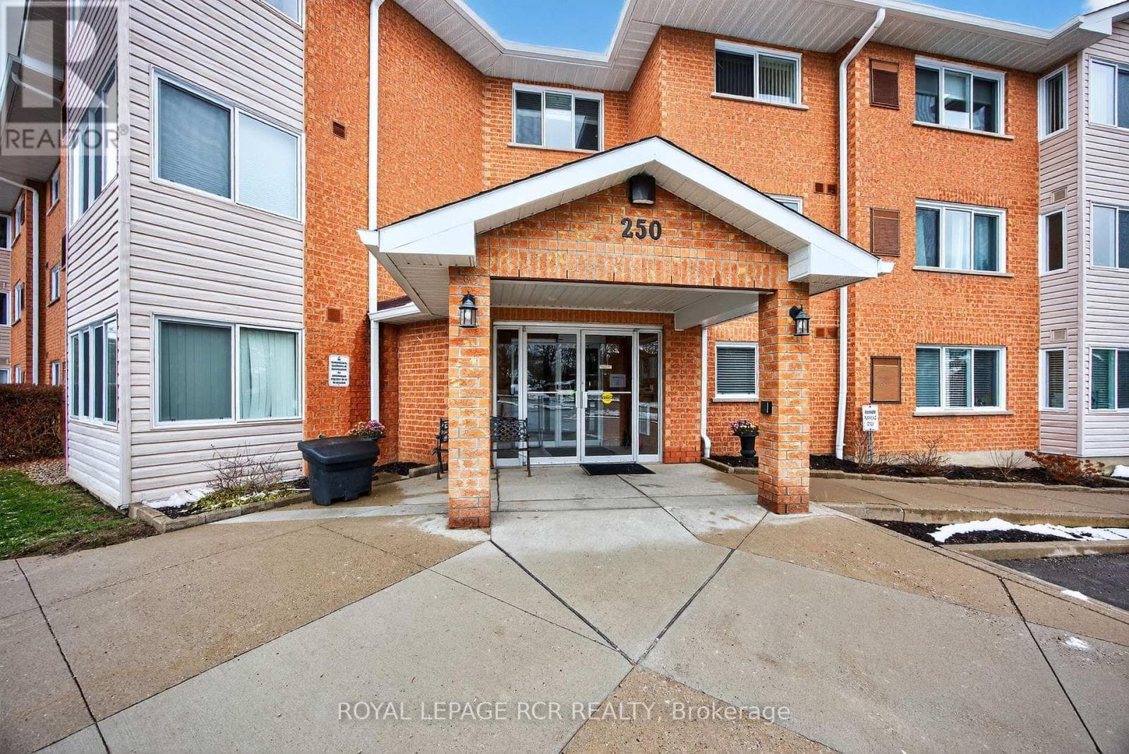 310 - 250 ROBERT STREET W in