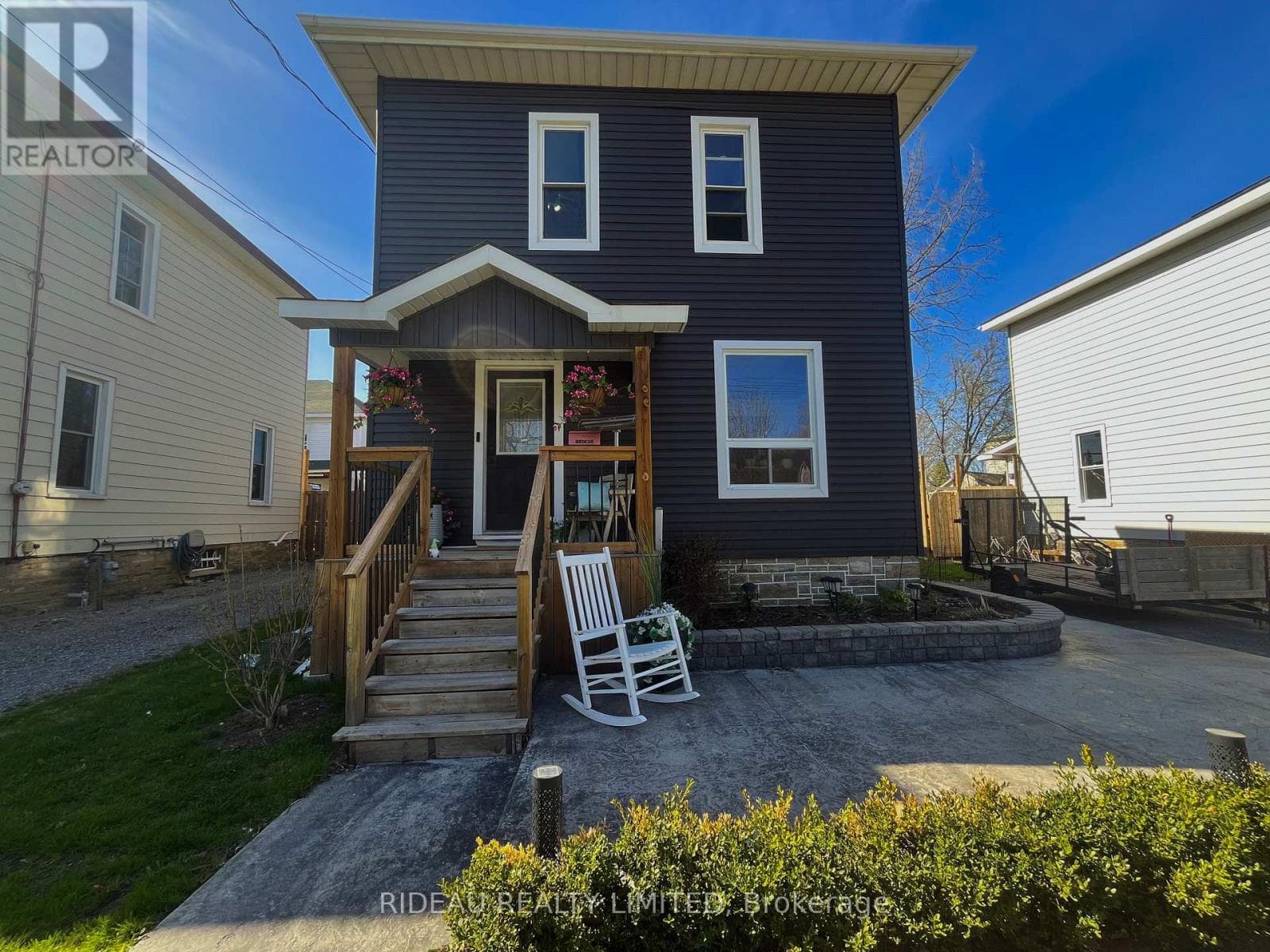110 MAIN STREET E in
