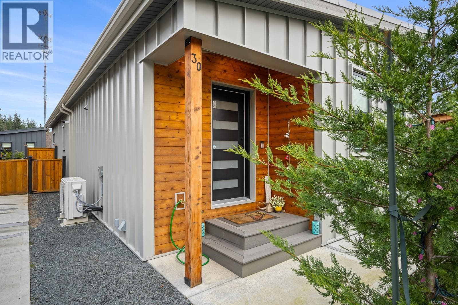 30 3025 Royston Rd in
