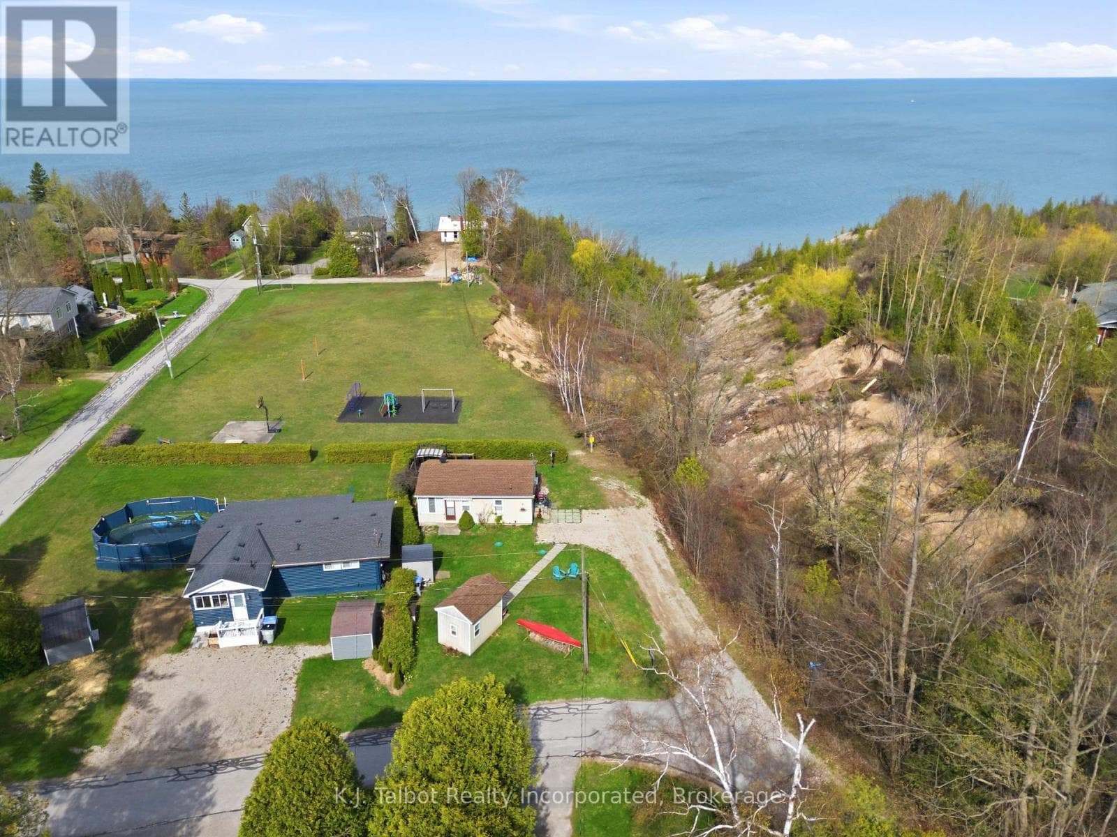 9 RAVINE PARK ROAD NORTH in
