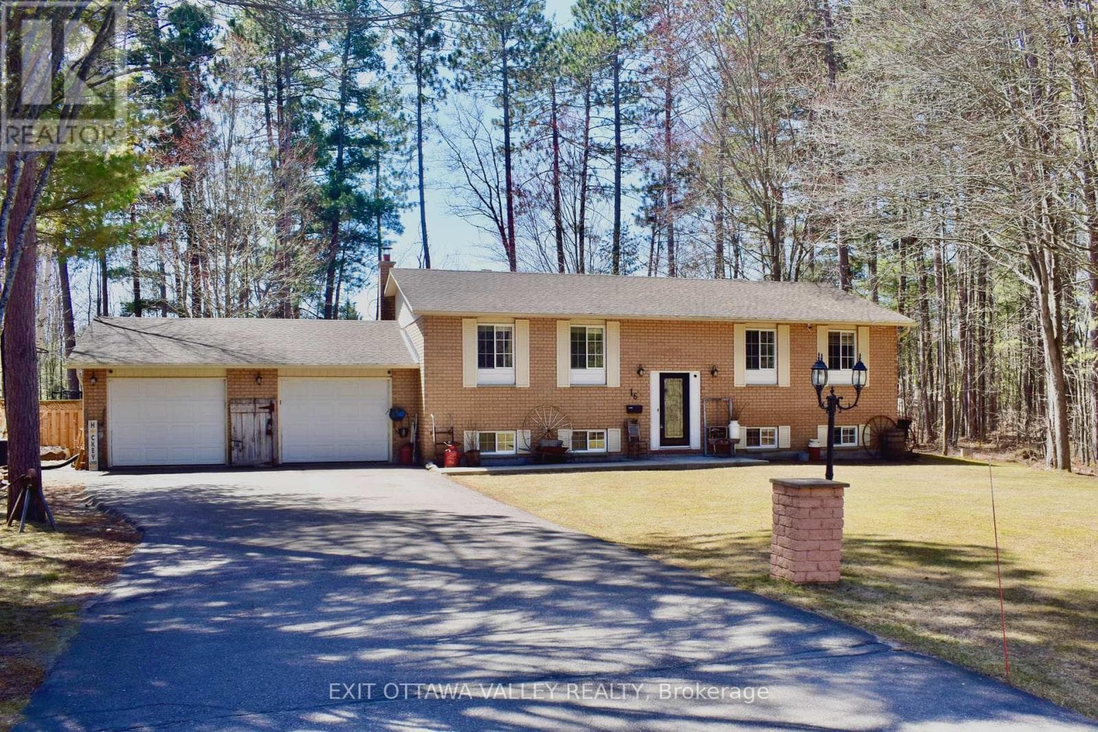 16 HERITAGE DRIVE in