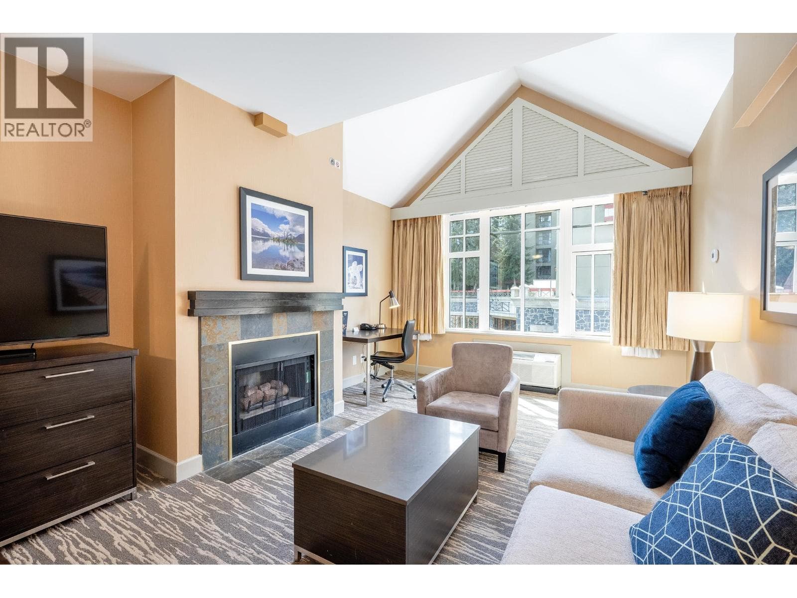 560 4050 WHISTLER WAY in