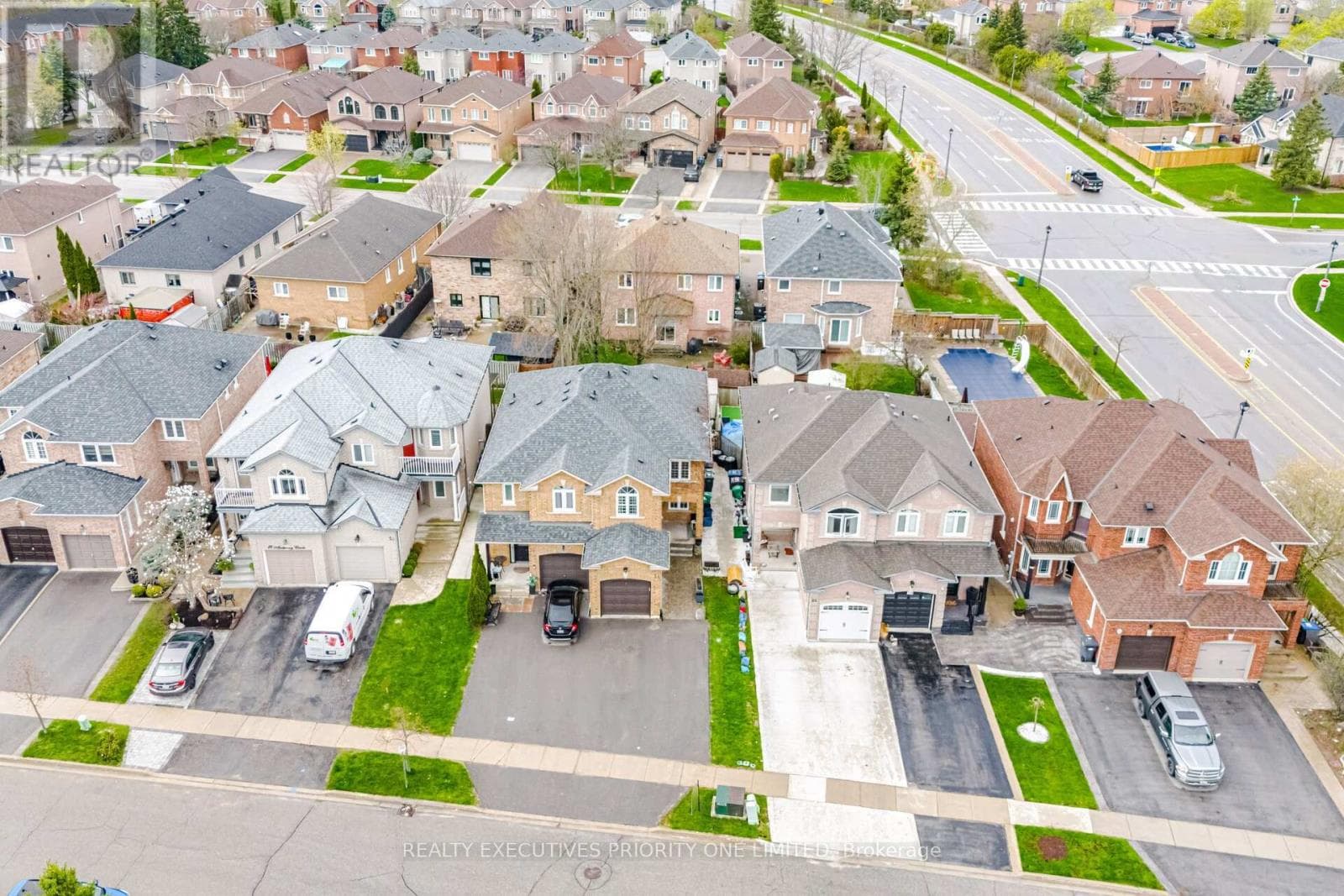 24 ARCHBURY CIRCLE in