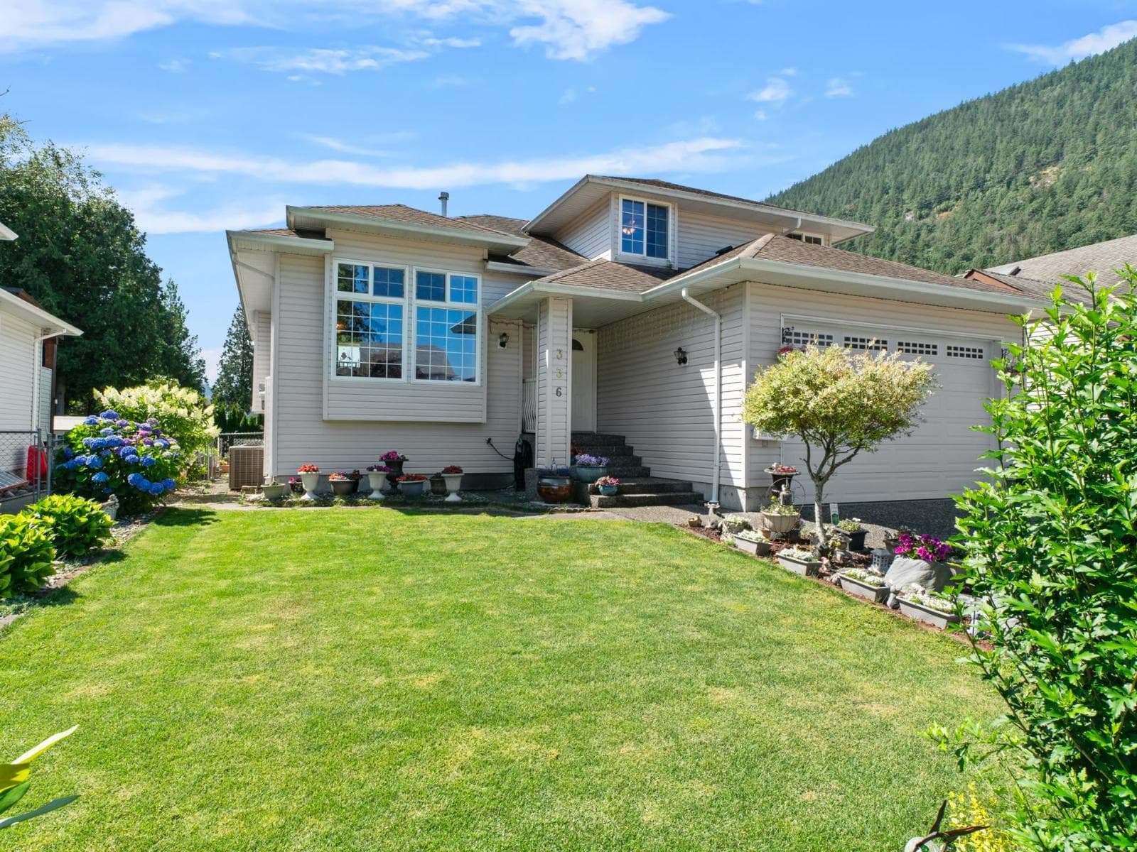 336 CHESTNUT AVENUE, Harrison Hot Springs in
