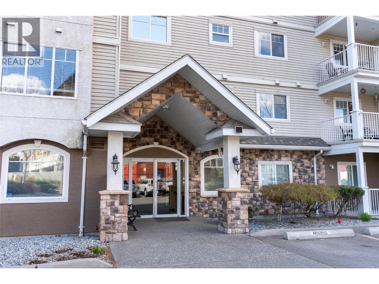 120 VERNON Avenue Unit# 311 in North Shore