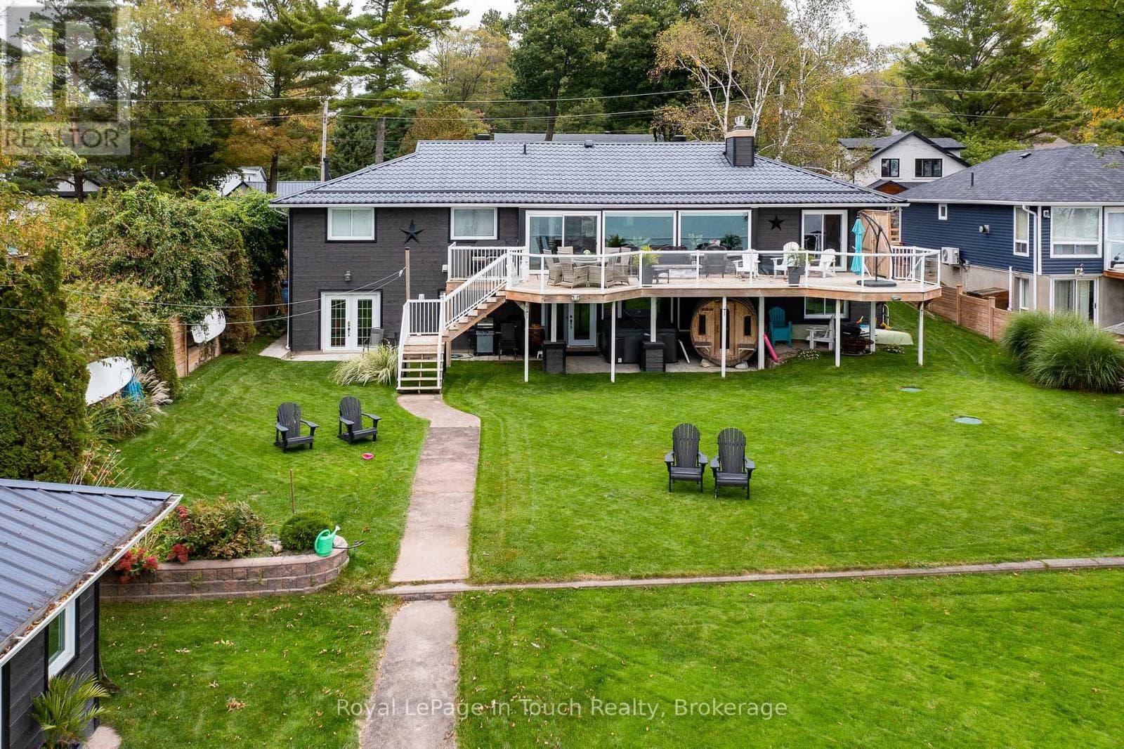8 TINY BEACHES ROAD S in